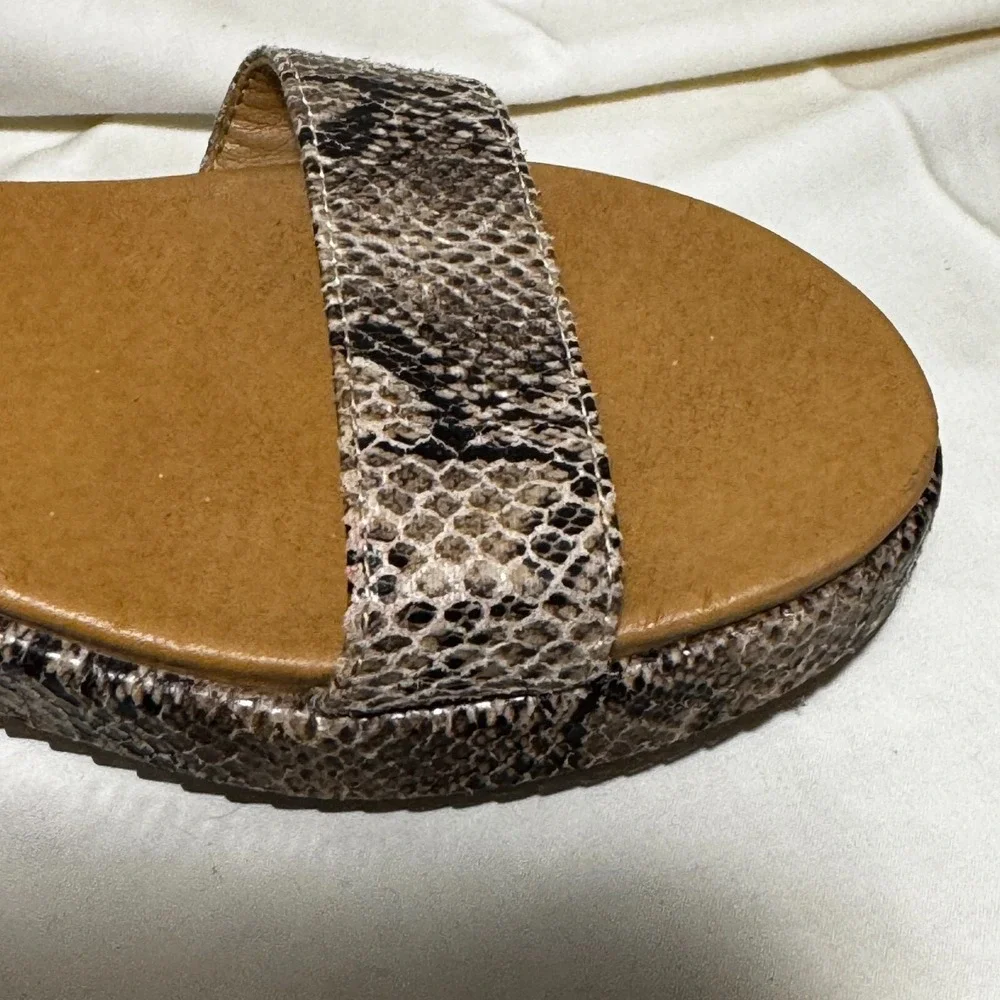 Lucky Brand Girls‎ Size 3 M Platform Sandals Snake Skin Pattern